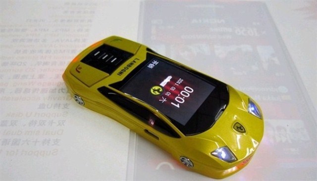 Купить телефон машинку. Lamborghini телефон кнопочный. Lamborghini f8. Телефон в виде машины. Кнопочный телефон машинка.