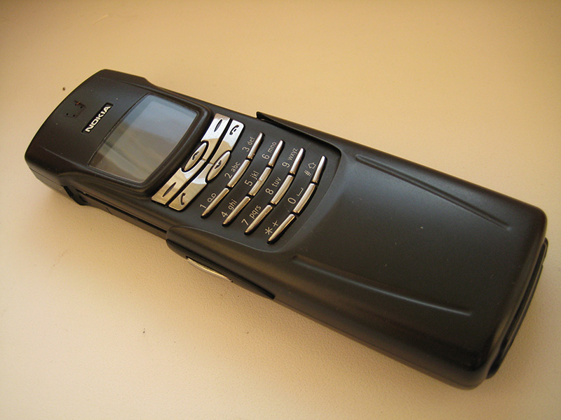 Корпус мобильные телефоны. Nokia титановый корпус 8910. Легендарные нокиа 8910. Нокиа в титановом корпусе 8910i. Нокиа в титановом корпусе 8800.