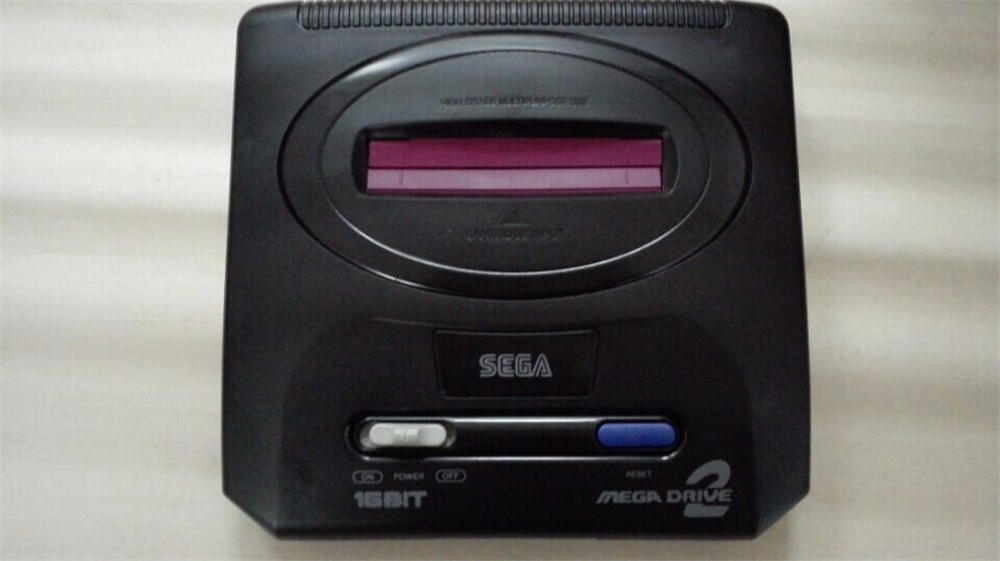 Бит сверху. Сега мега драйв 2 коробка. Приставка Mega Drive 2. Игровая приставка Sega Mega Drive 2. Игровая приставка сега сега мегадрайв 2.